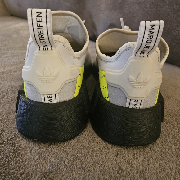 Big kids or womens Addias sneaker - Picture 2 of 5